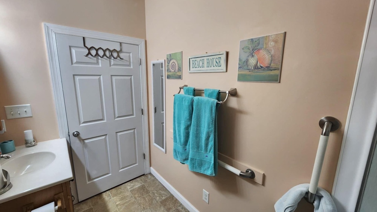 Photo of Bathroom in Peletier