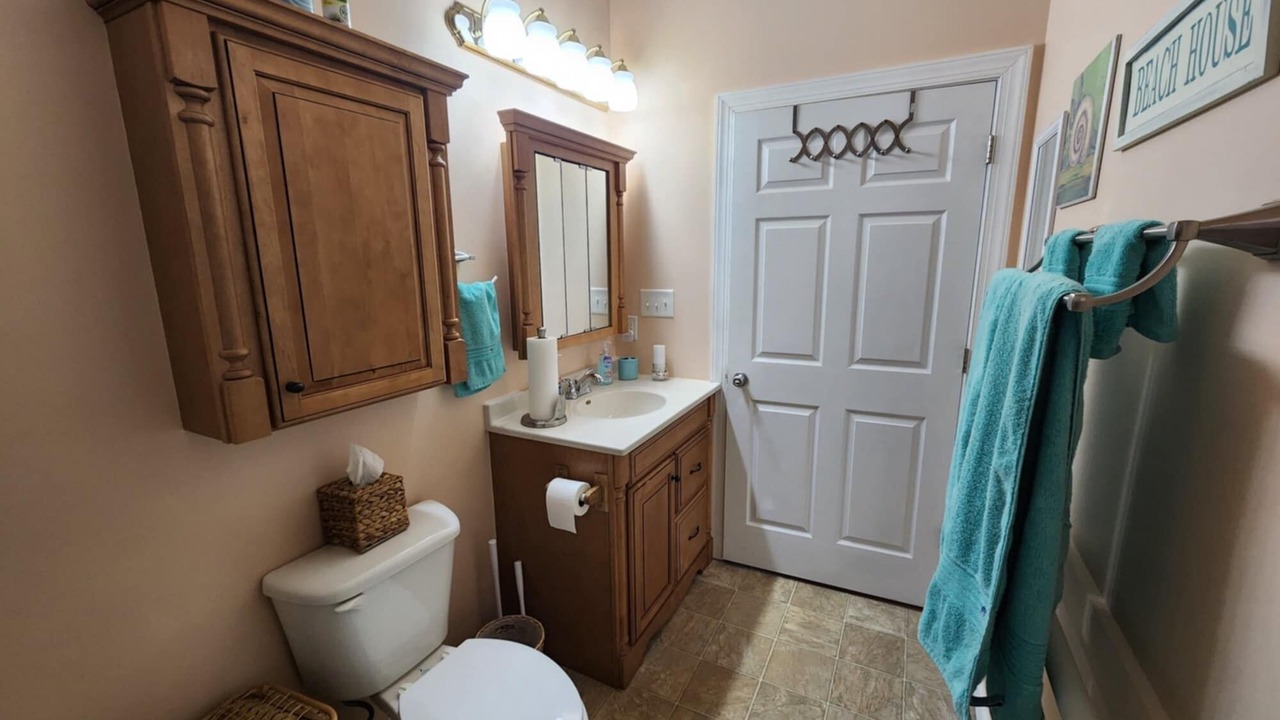 Photo of Bathroom in Peletier