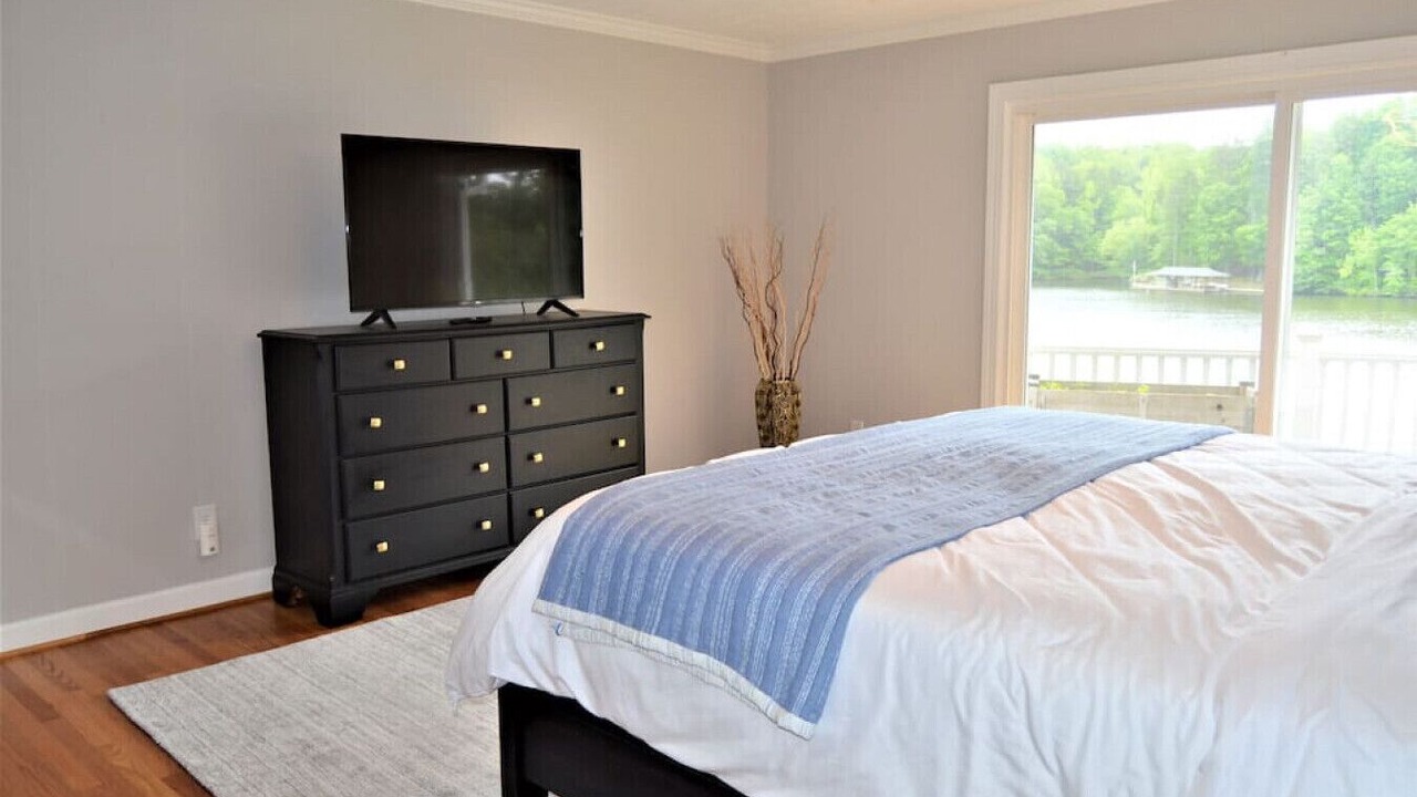 Photo of Bedroom in Leasburg