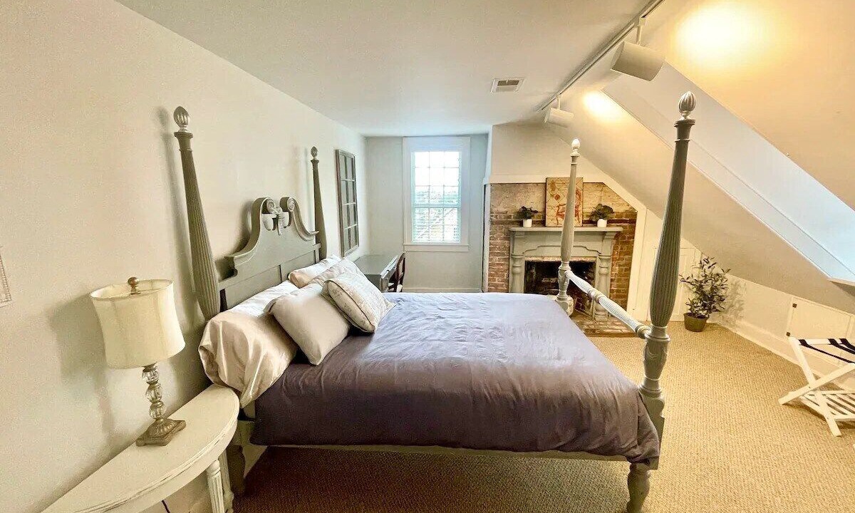 Photo of Bedroom in Wilmington Historic District