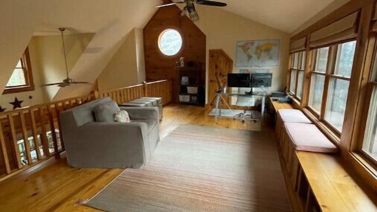 Photo of Livingroom in Saluda