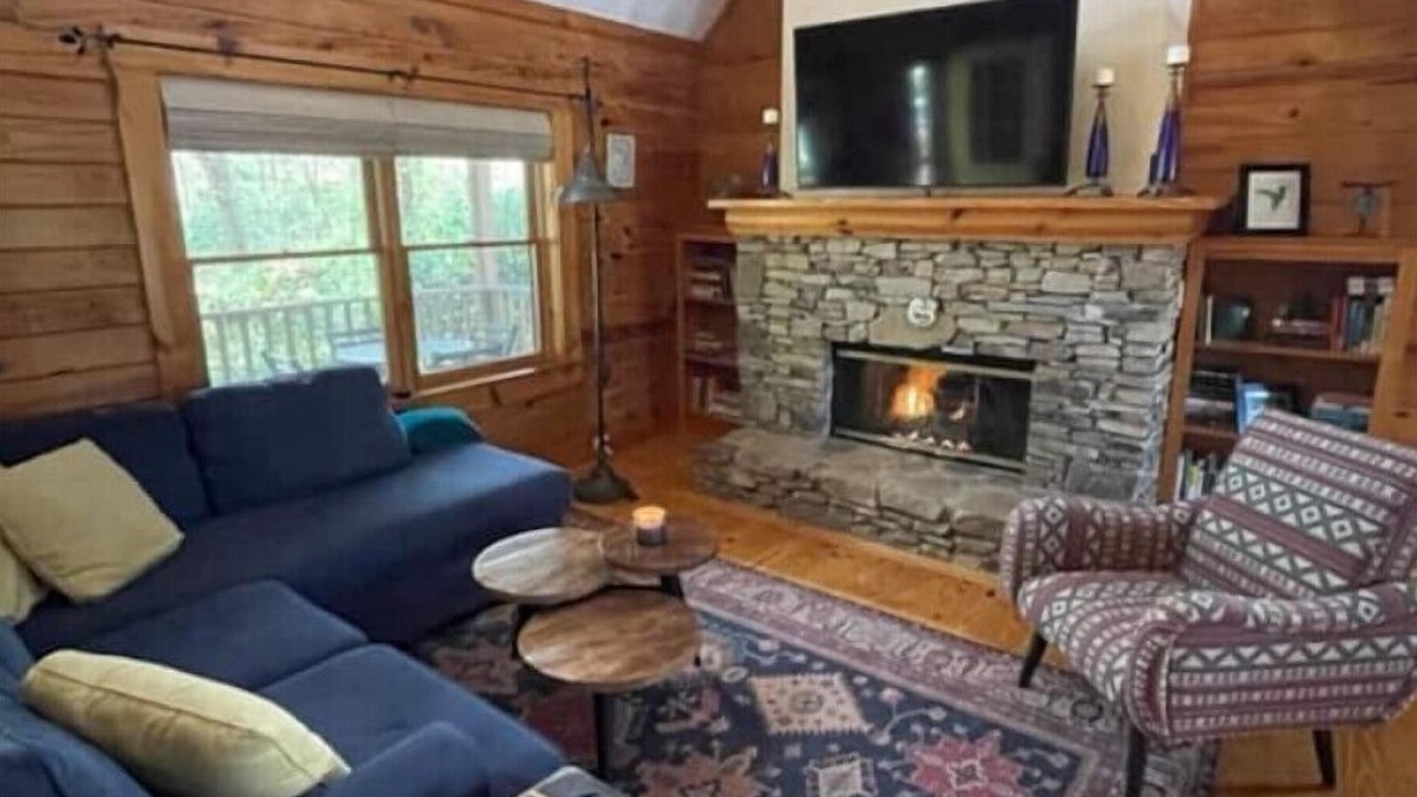 Photo of Livingroom in Saluda