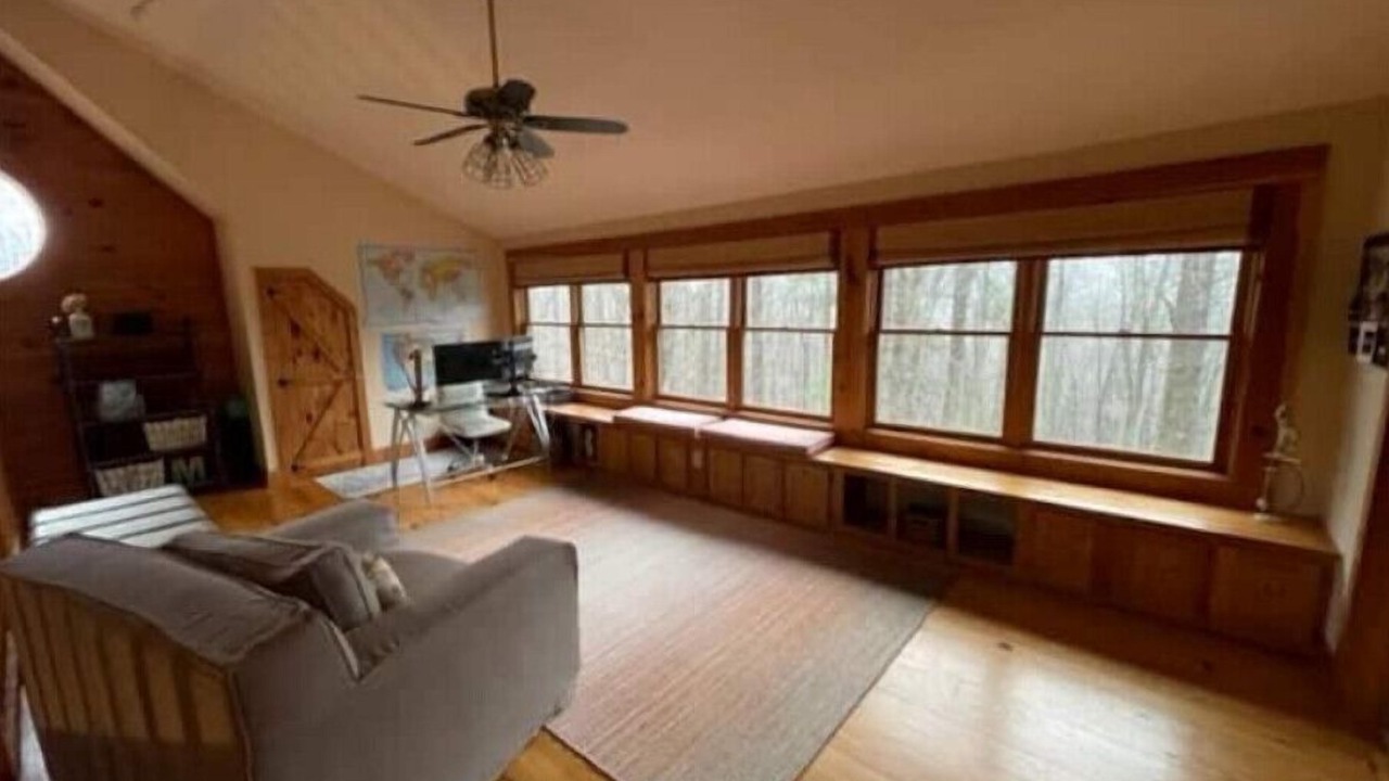 Photo of Livingroom in Saluda