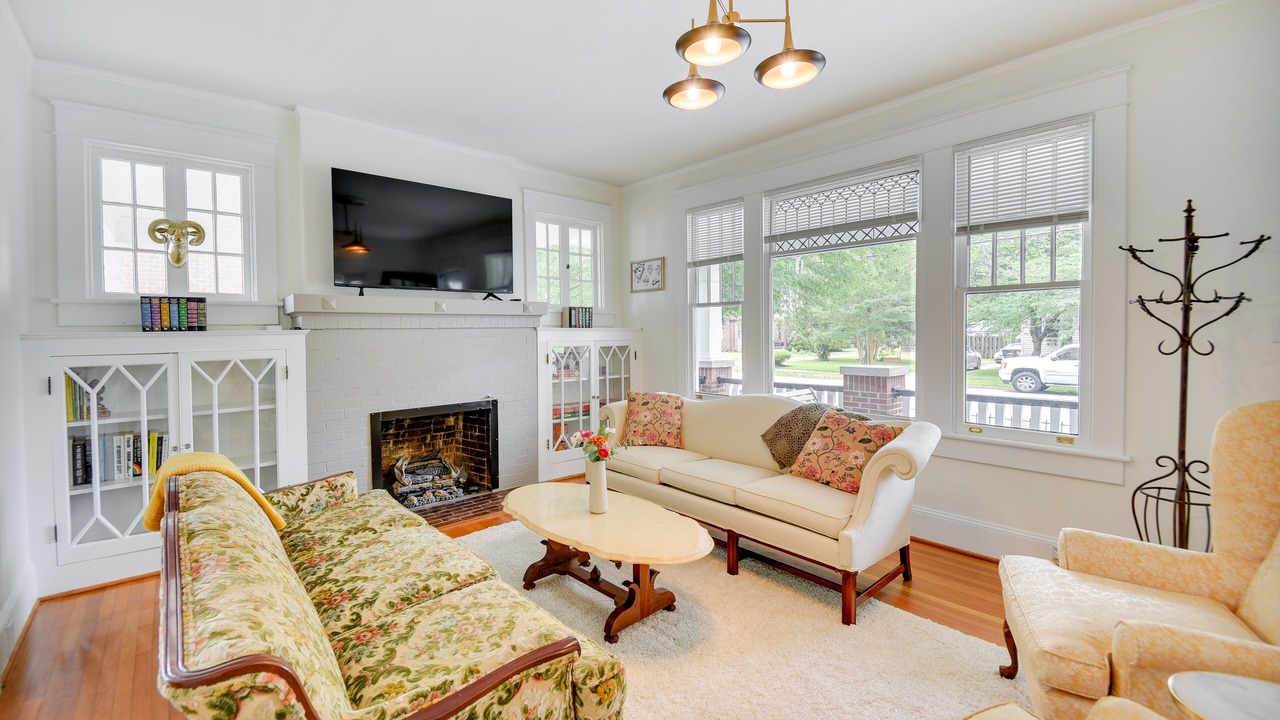 Photo of Livingroom in Elizabeth City