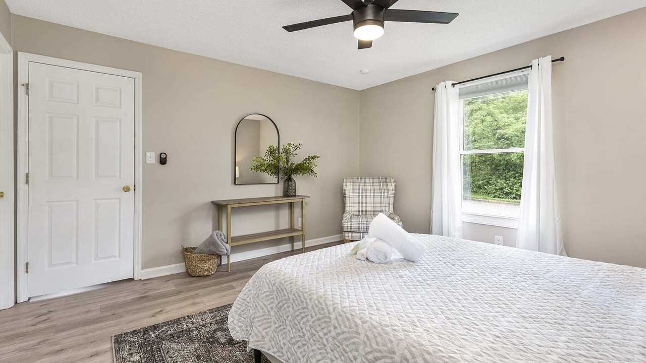 Photo of Bedroom in Belmont Historic District
