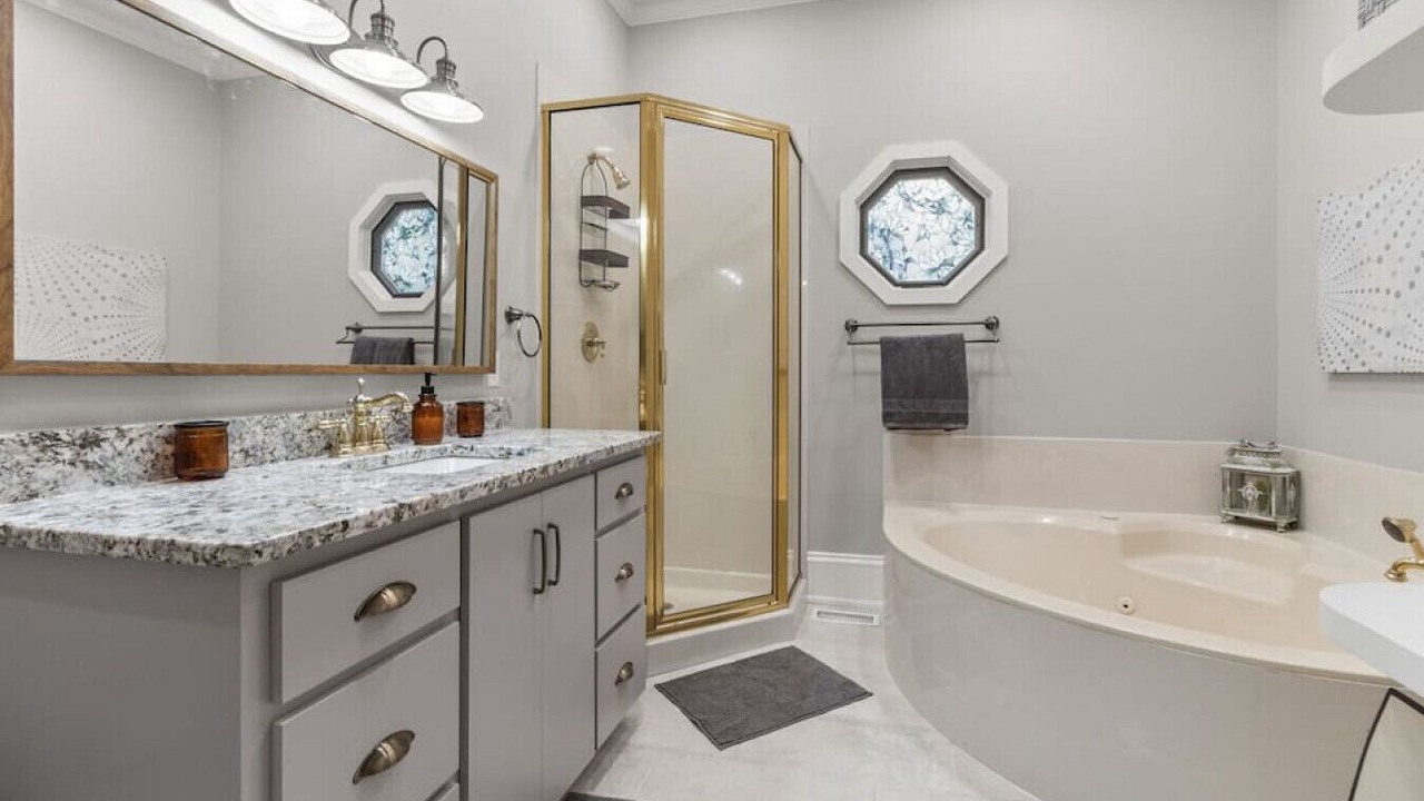 Photo of Bathroom in Hickory