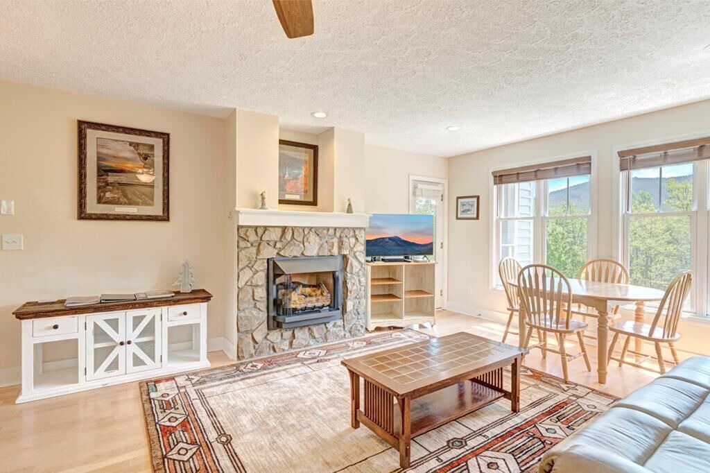 Photo of Livingroom in Seven Devils