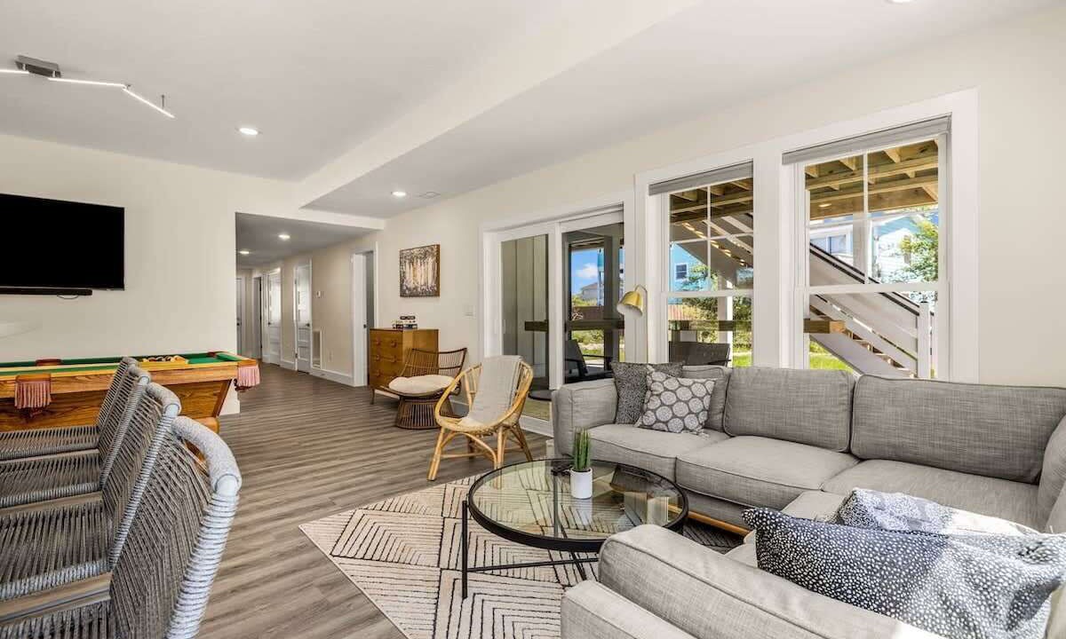 Photo of Livingroom in Whalehead Beach