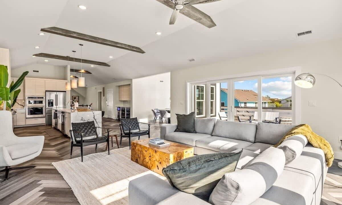 Photo of Livingroom in Whalehead Beach