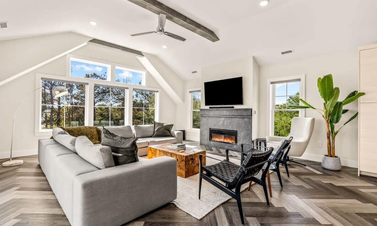 Photo of Livingroom in Whalehead Beach