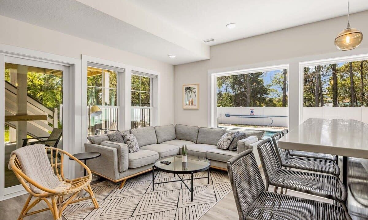 Photo of Livingroom in Whalehead Beach