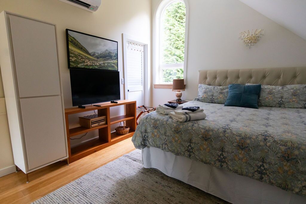 Photo of Bedroom in Laurel Park