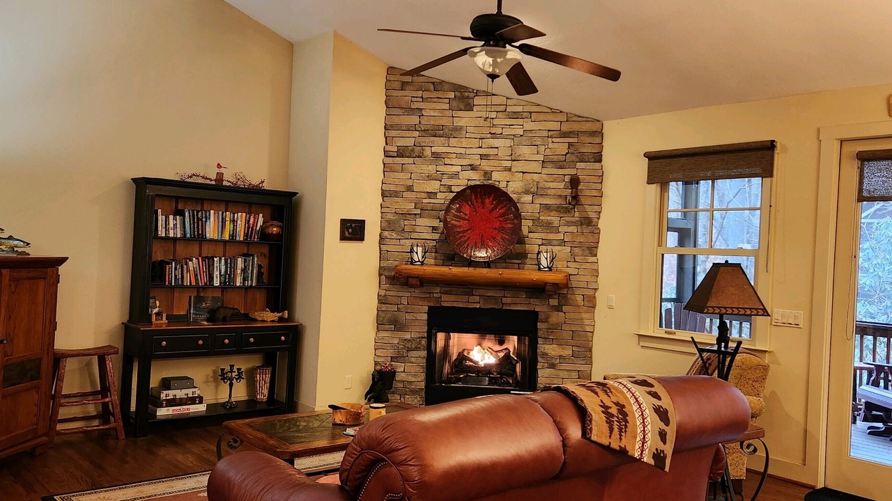 Photo of Livingroom in Bear Lake Reserve