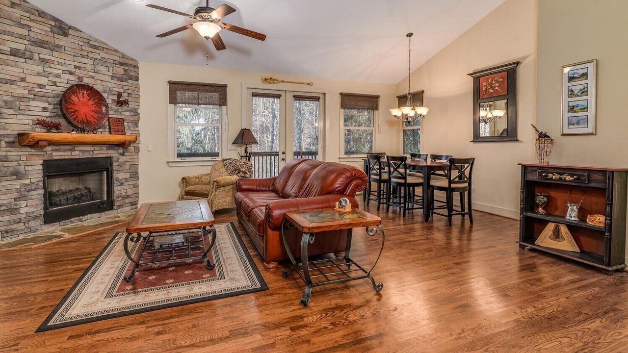 Photo of Livingroom in Bear Lake Reserve