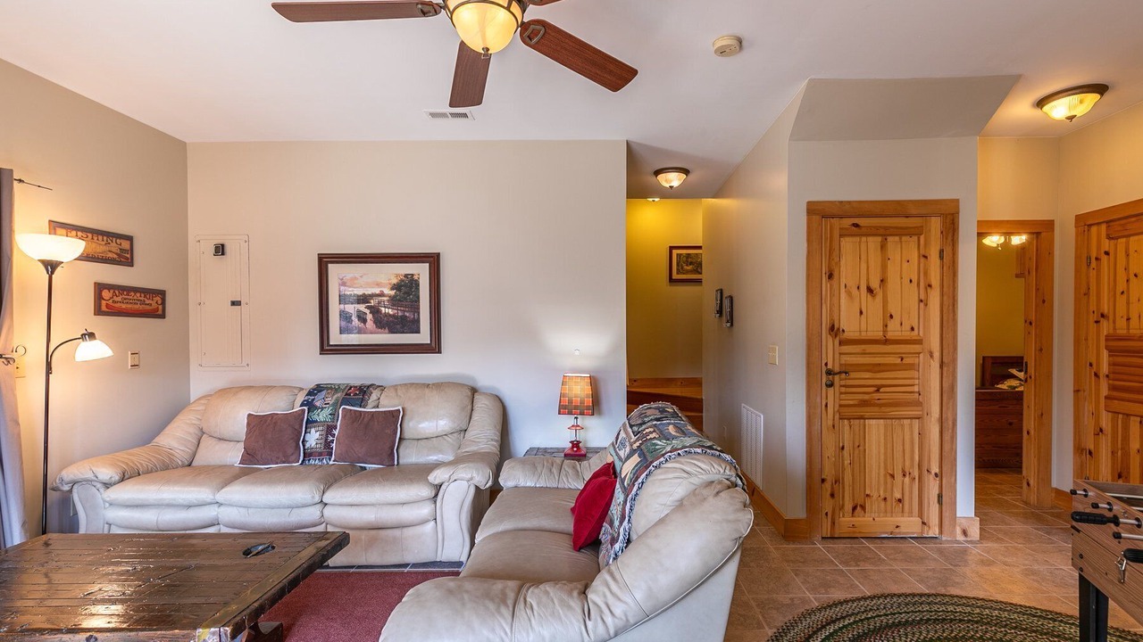 Photo of Livingroom in Hidden Lake