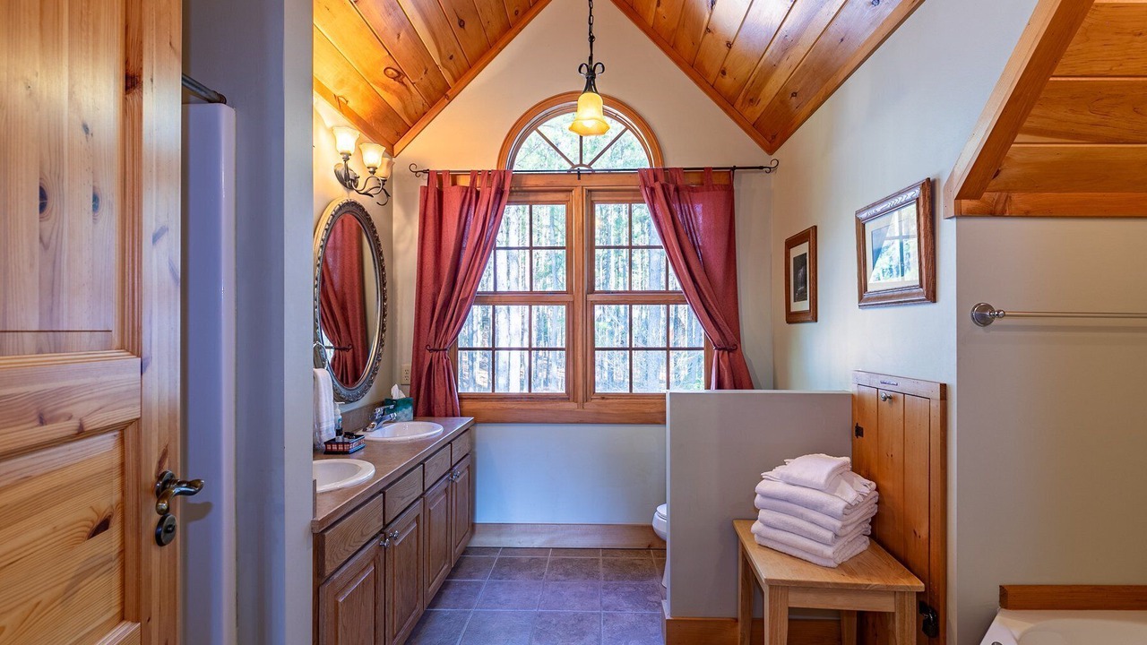 Photo of Bathroom in Hidden Lake