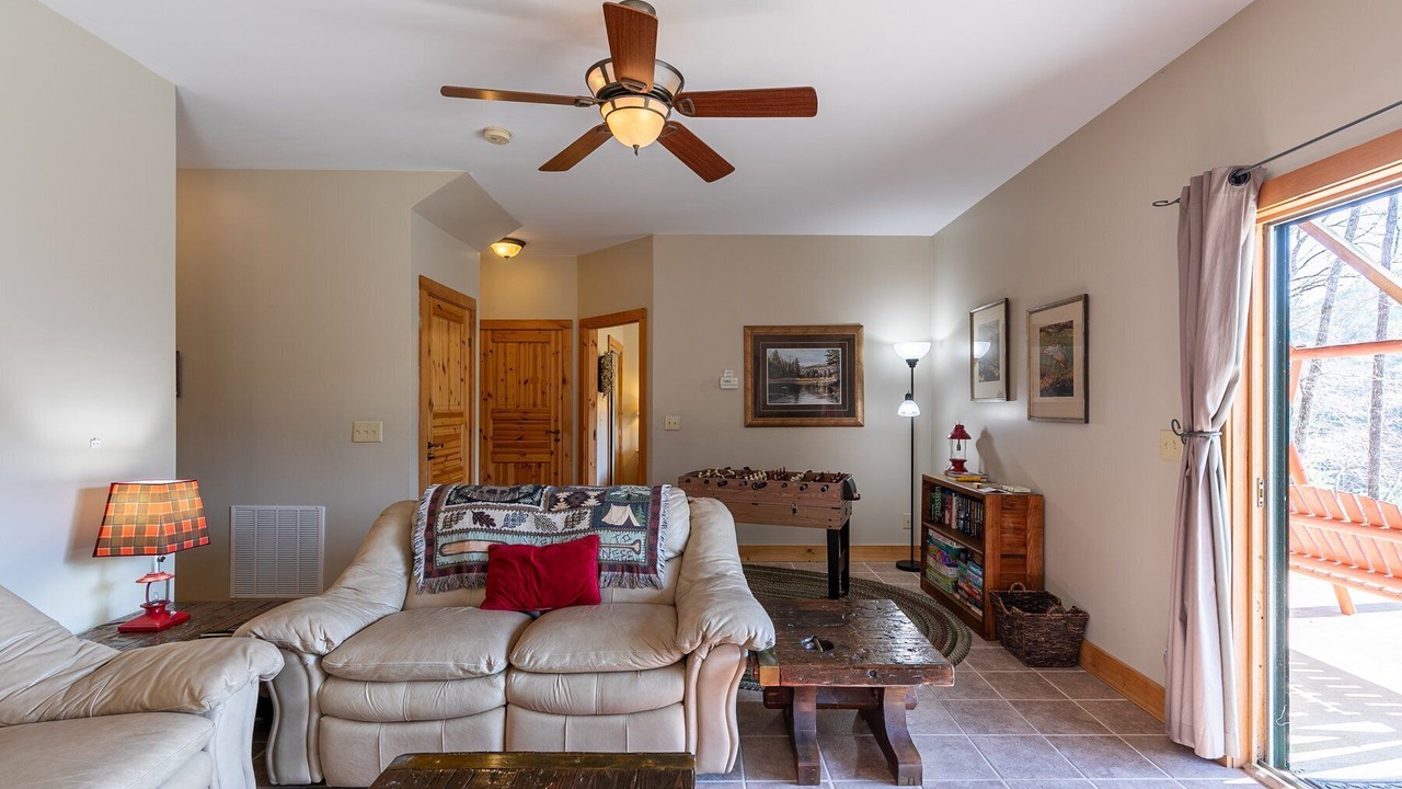 Photo of Livingroom in Hidden Lake