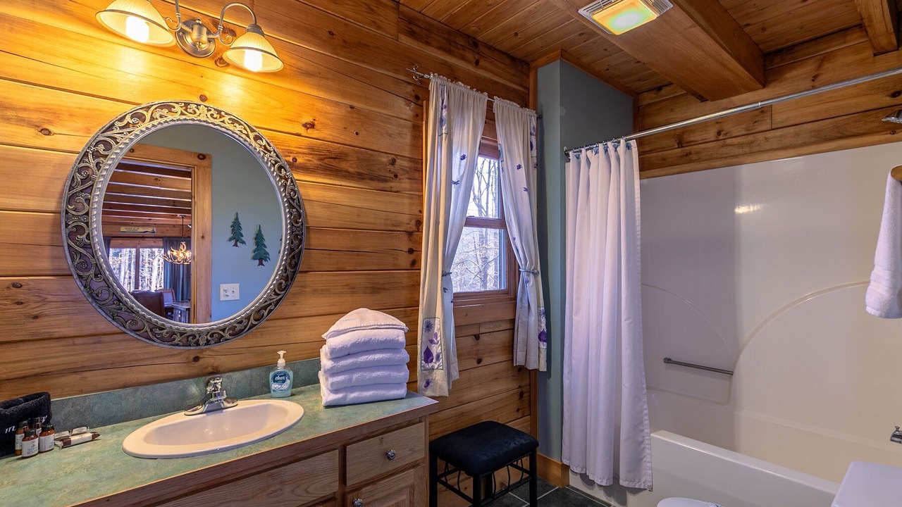 Photo of Bathroom in Hidden Lake