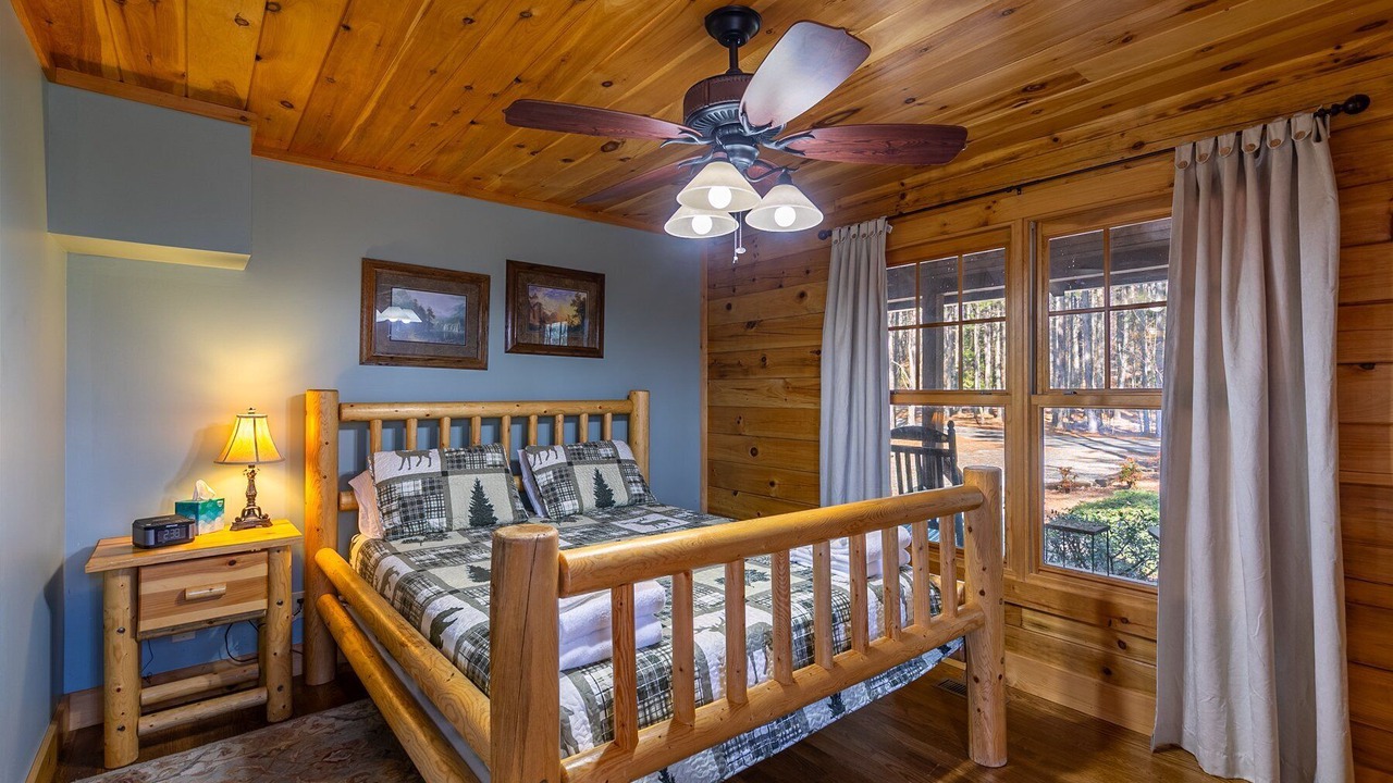 Photo of Bedroom in Hidden Lake