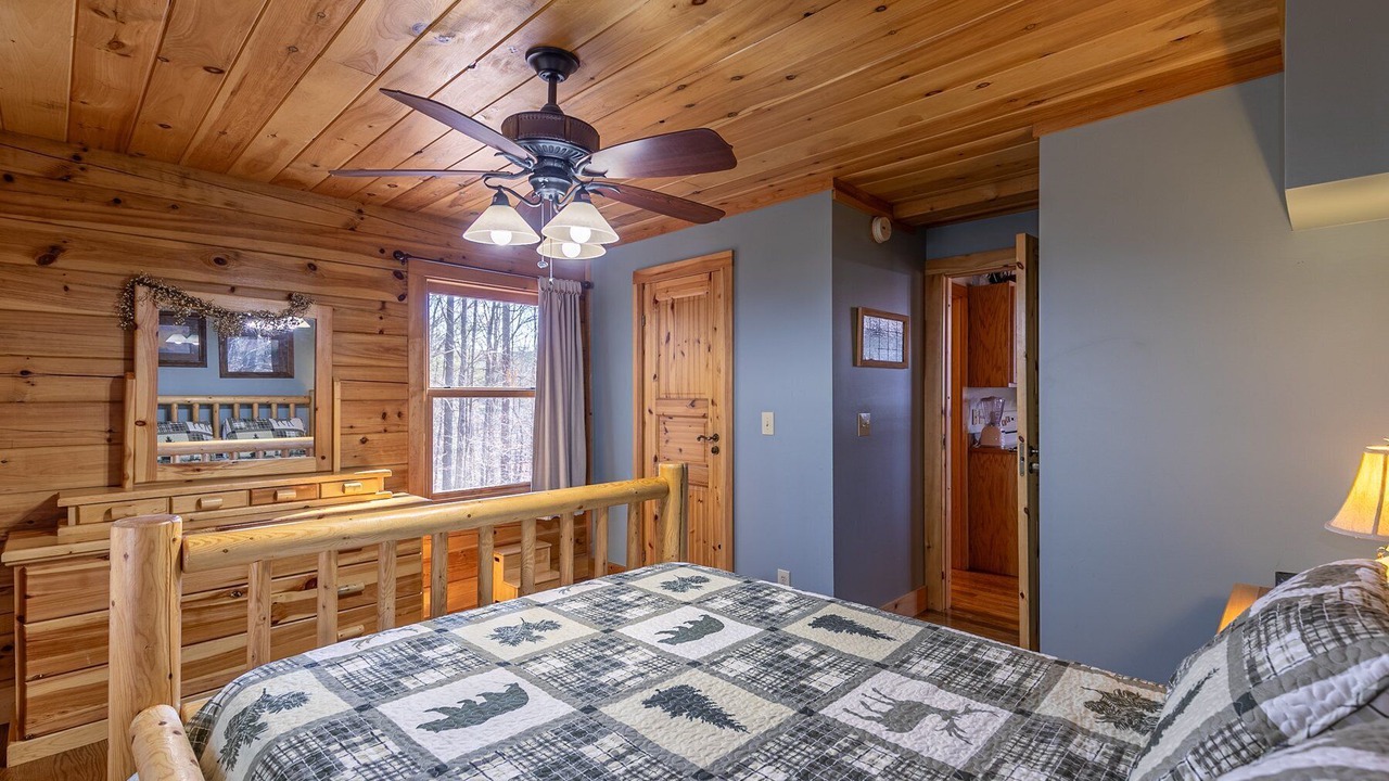 Photo of Bedroom in Hidden Lake