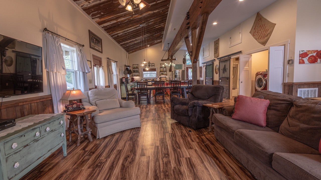 Photo of Livingroom in Mars Hill