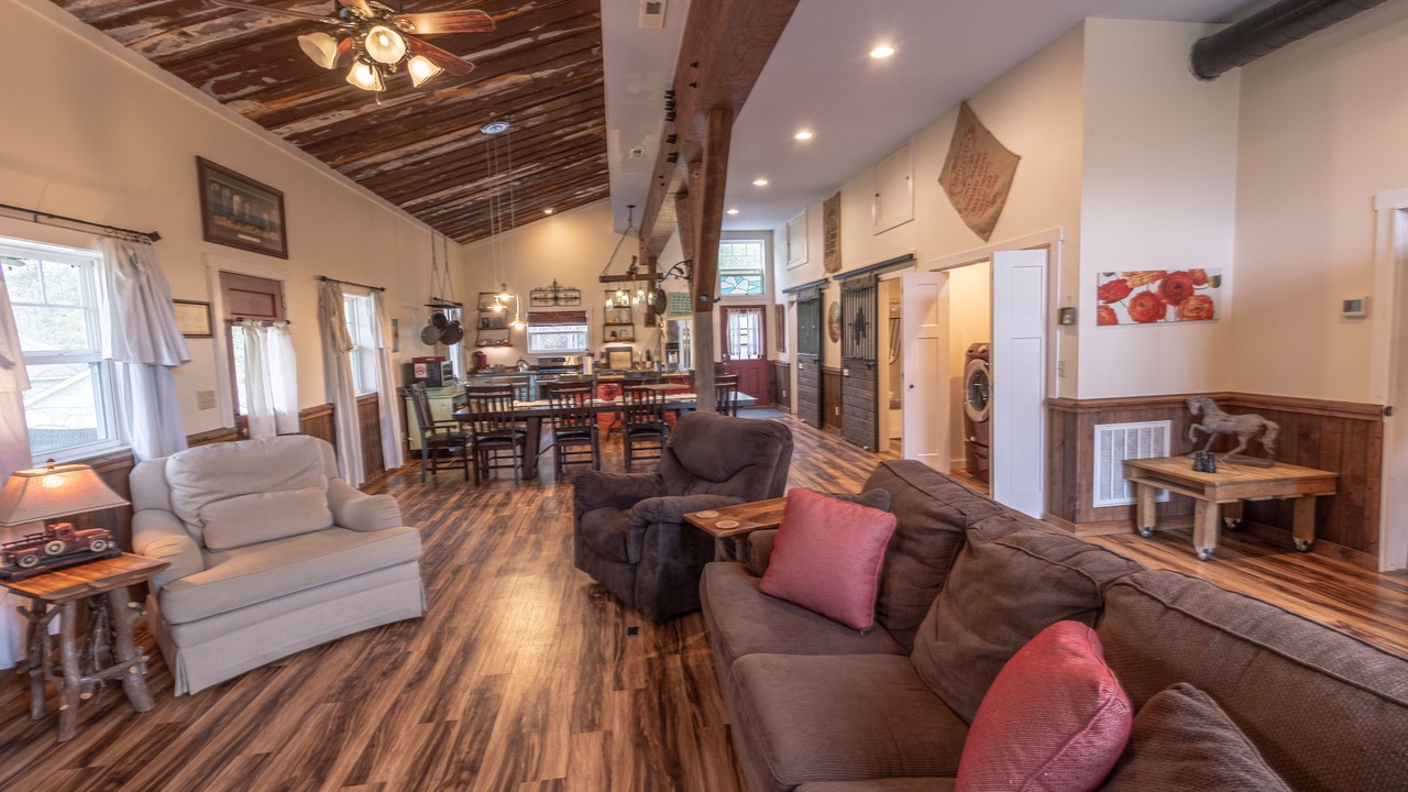 Photo of Livingroom in Mars Hill