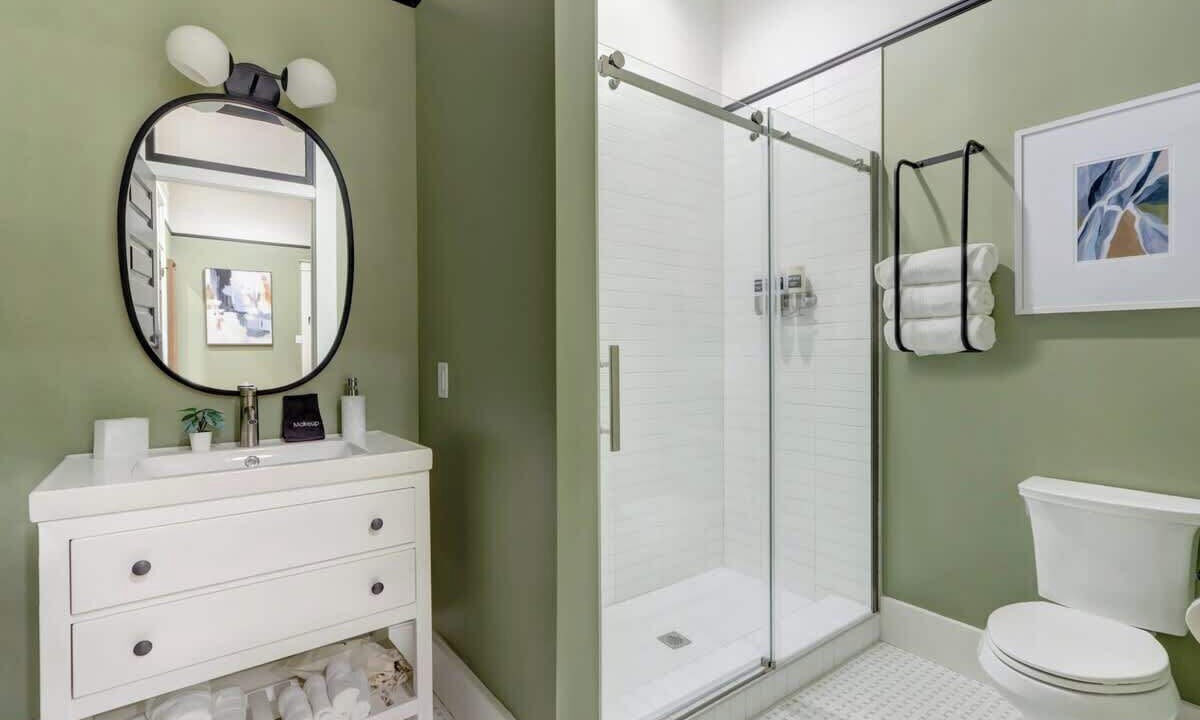 Photo of Bathroom in Old West Broad Neighborhood