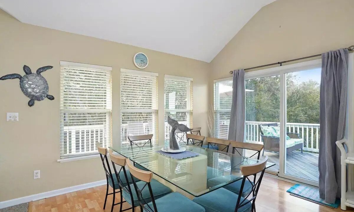 Photo of Bedroom in Monteray Shores