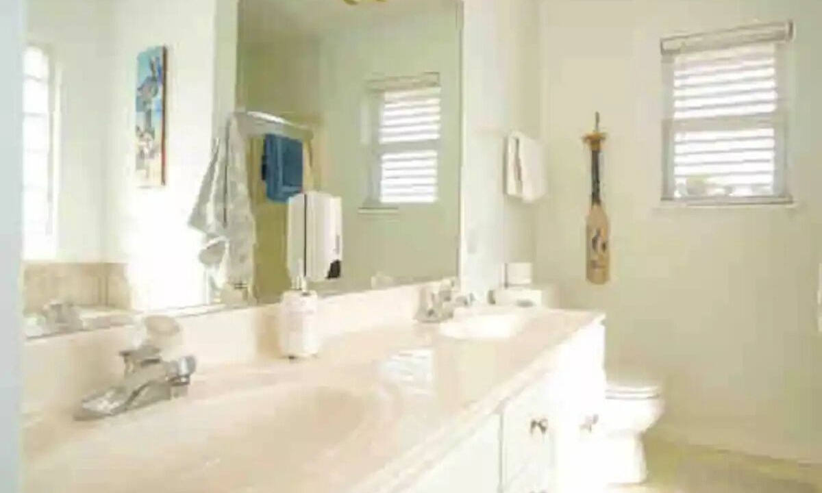 Photo of Bathroom in Monteray Shores