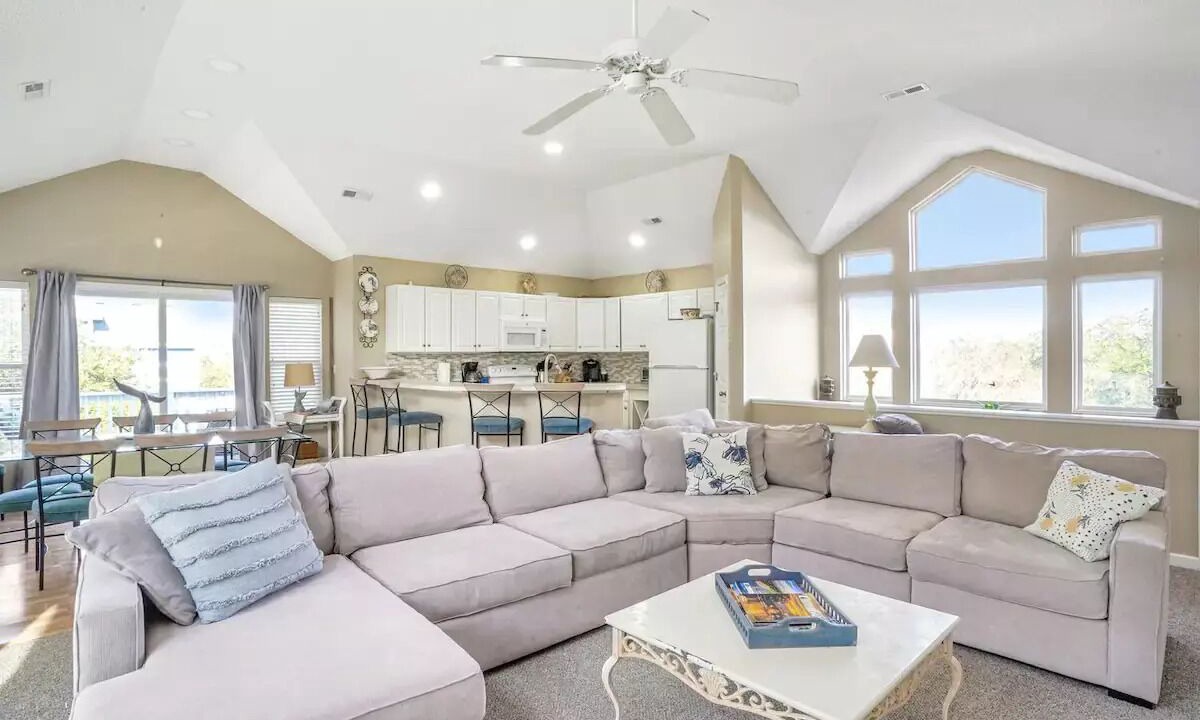 Photo of Bedroom in Monteray Shores