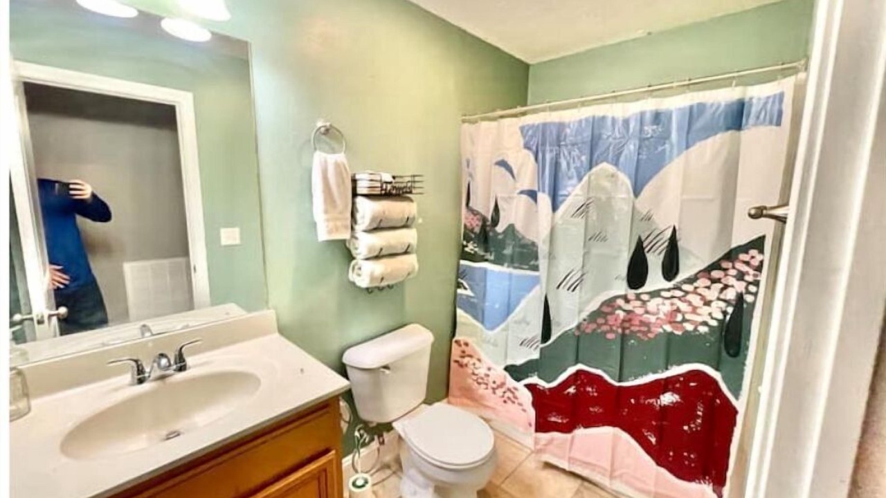 Photo of Bathroom in Bowling Green