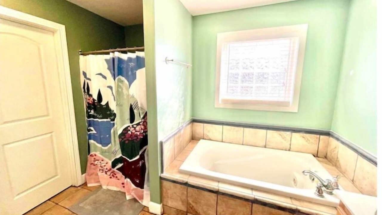 Photo of Bathroom in Bowling Green