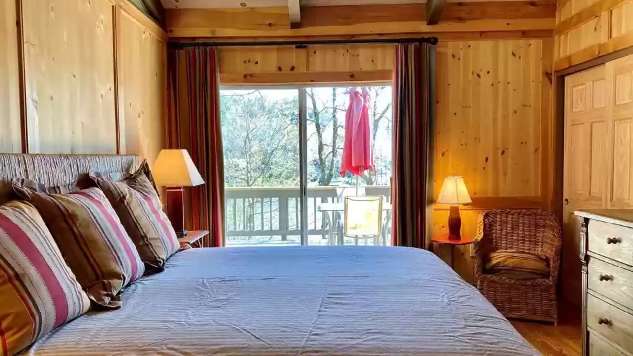 Photo of Bedroom in Lake Toxaway