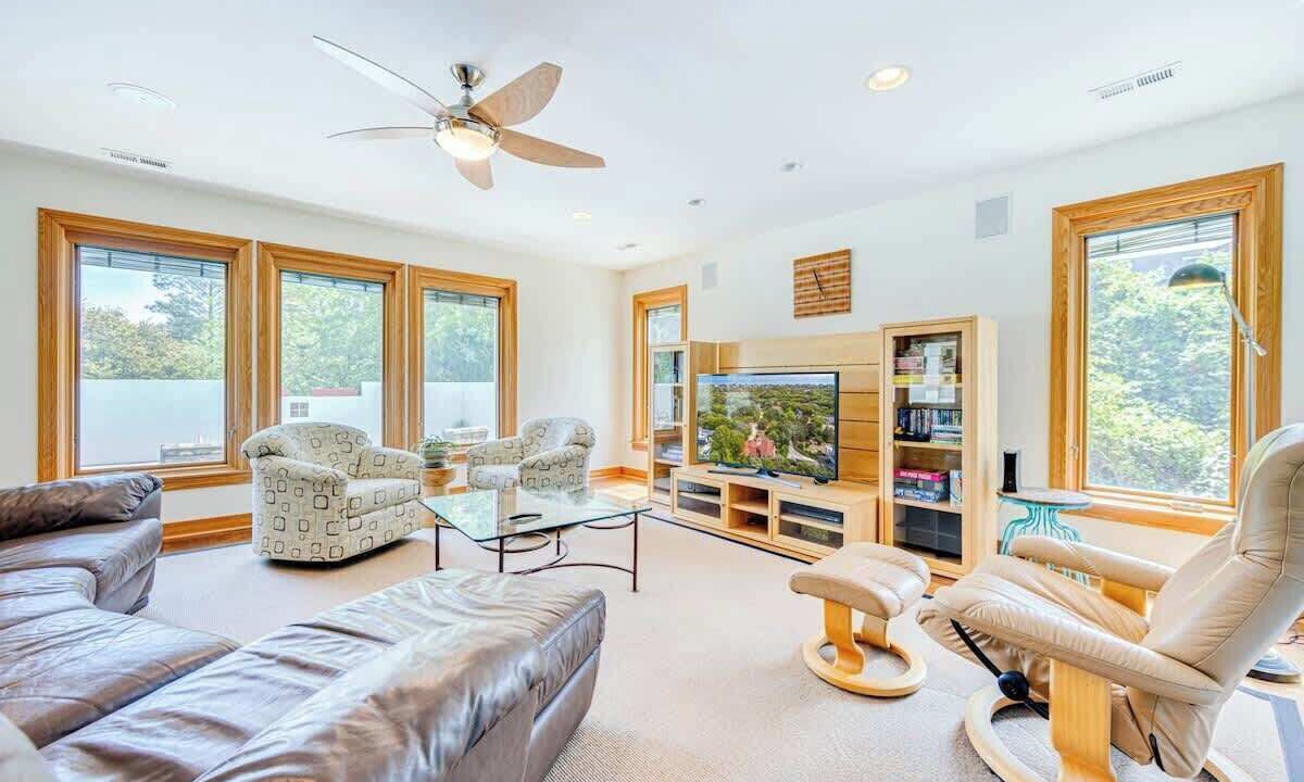 Photo of Livingroom in Southern Shores