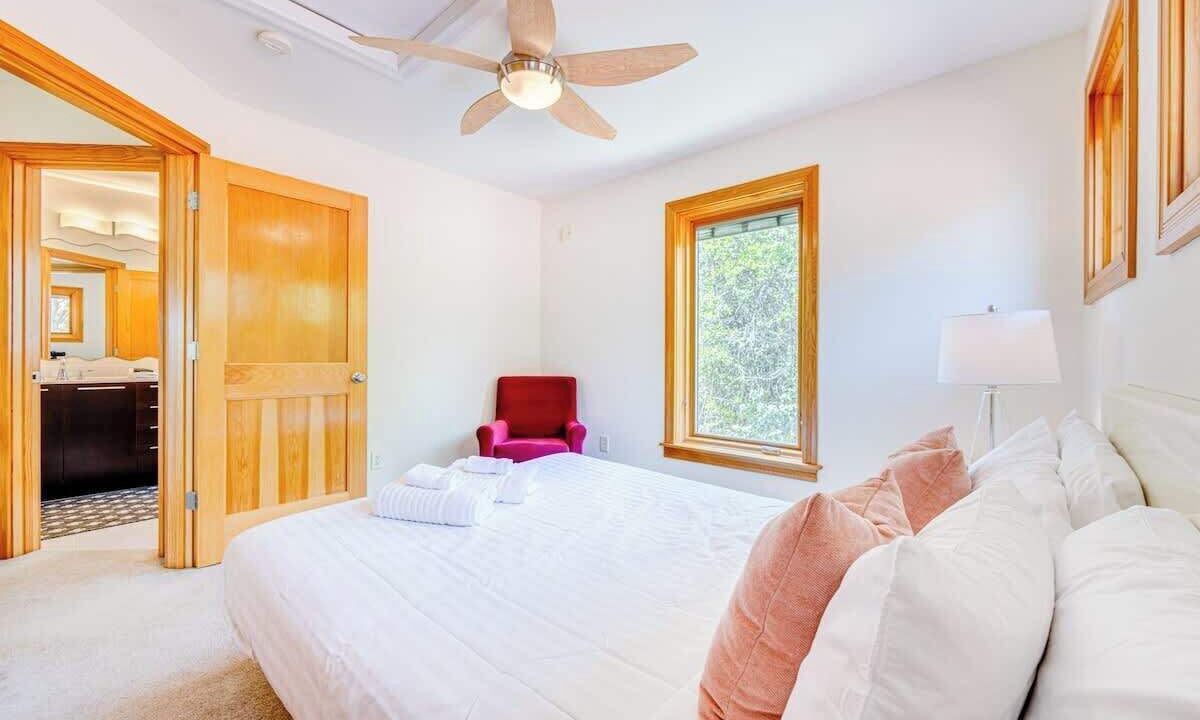 Photo of Bedroom in Southern Shores