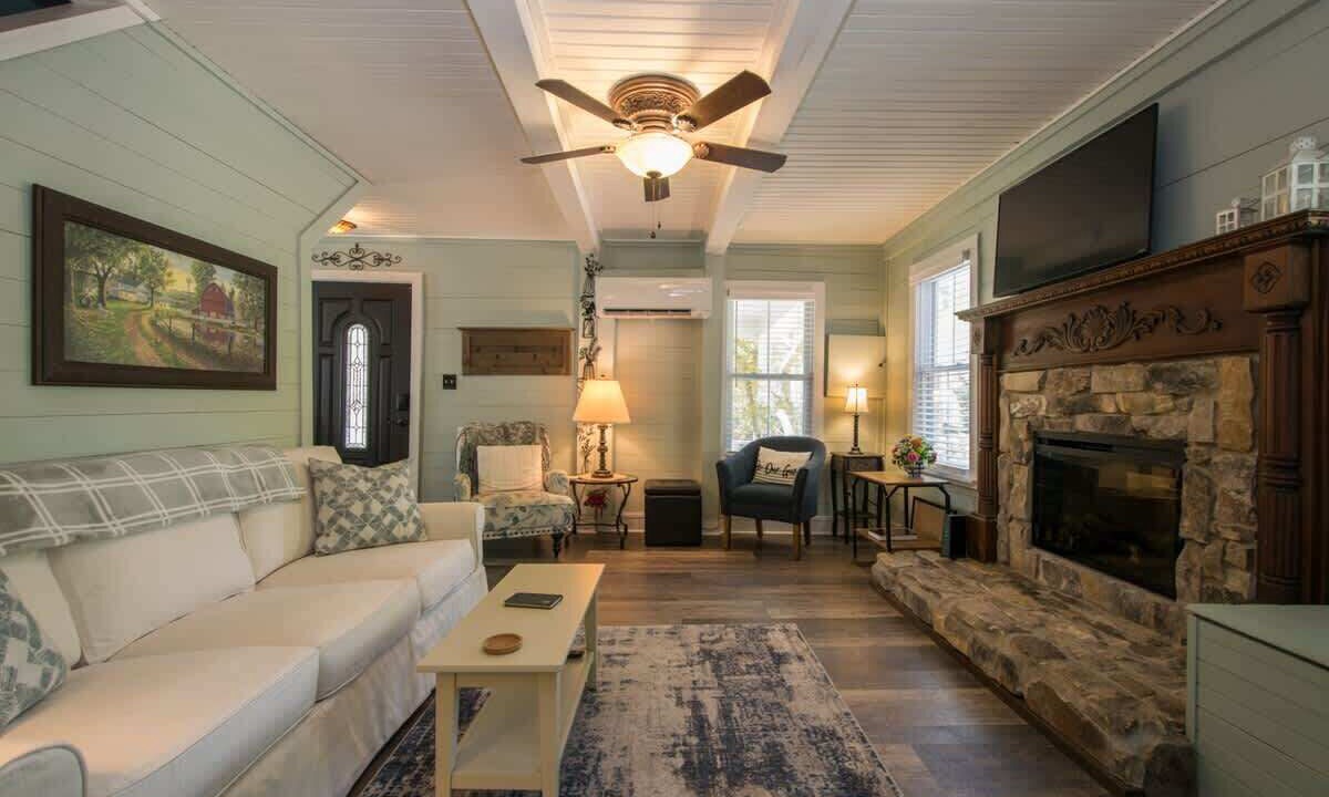 Photo of Bedroom in Hendersonville