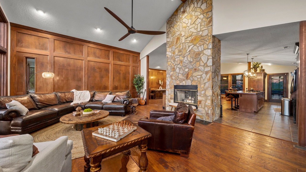 Photo of Livingroom in Canton