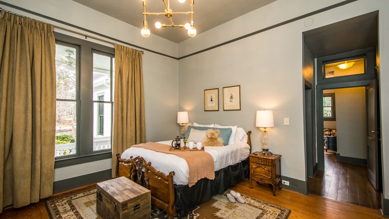 Photo of Bedroom in Hendersonville