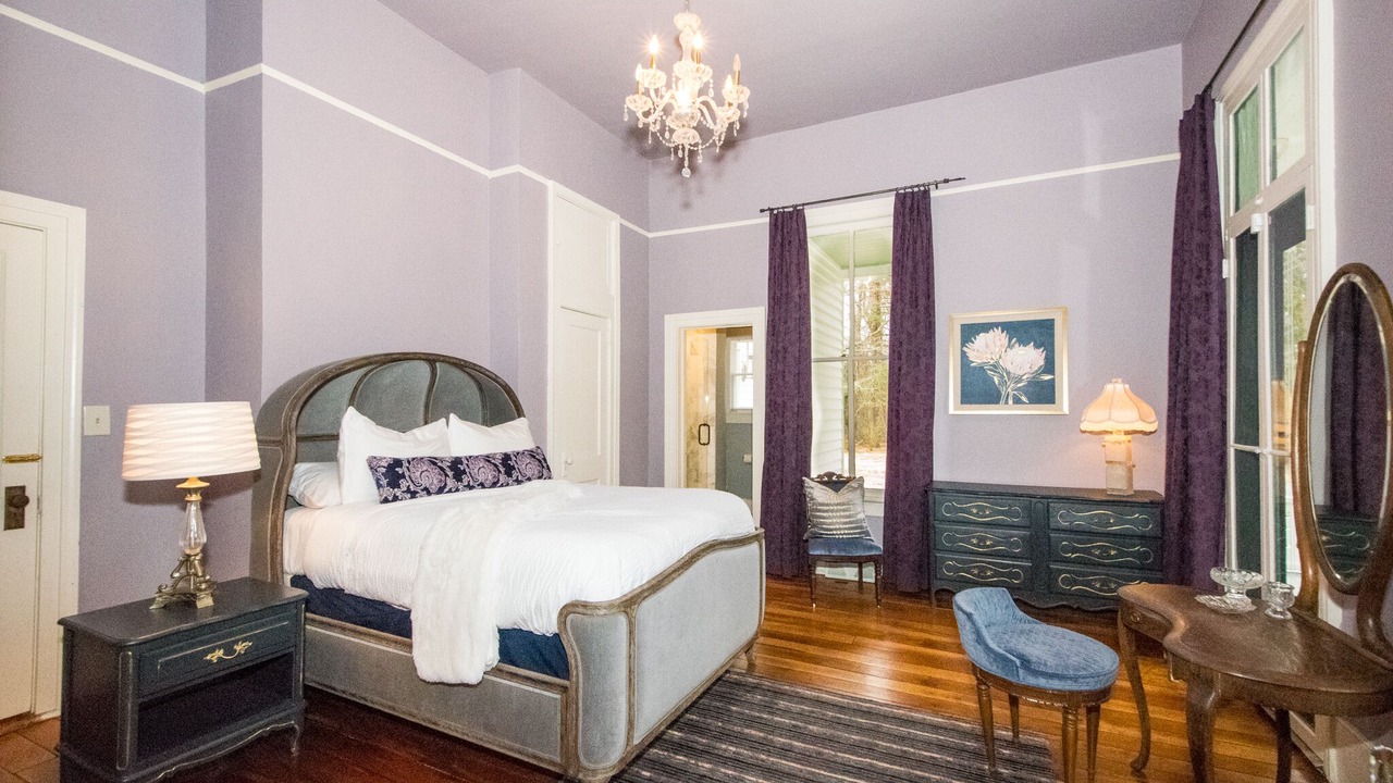 Photo of Bedroom in Hendersonville