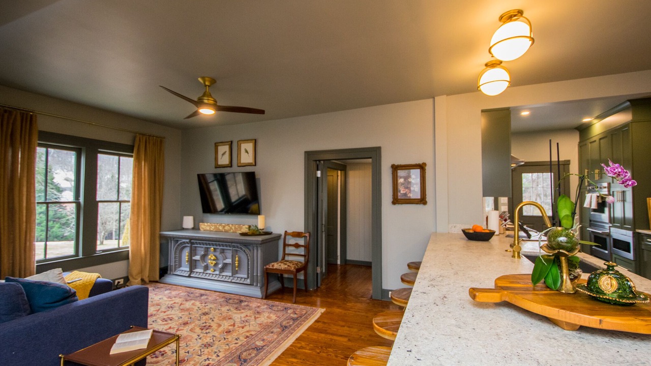 Photo of Bedroom in Hendersonville