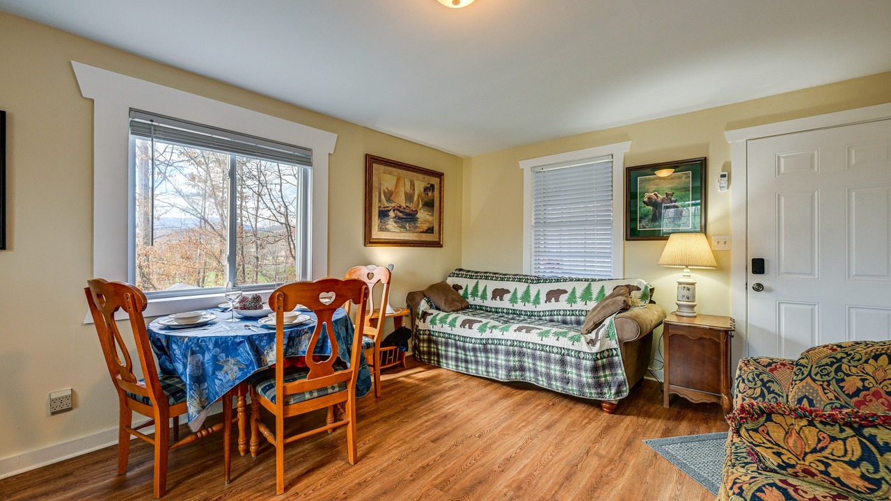 Photo of Livingroom in Qualla