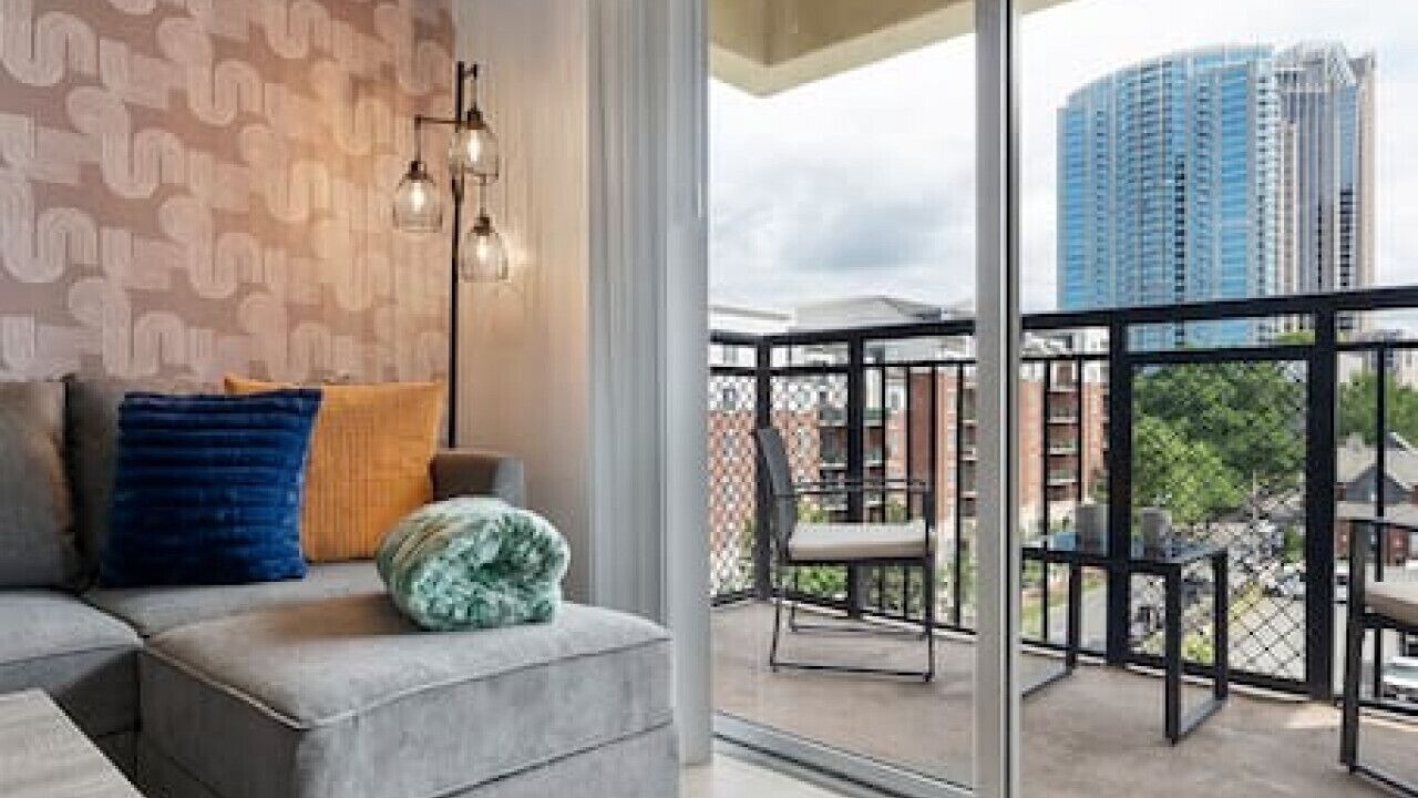 Photo of Livingroom in Charlotte Center City