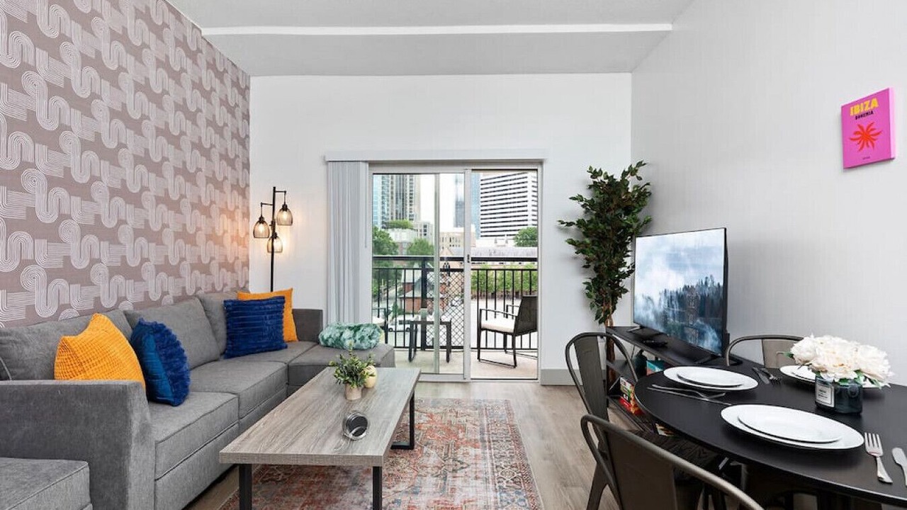 Photo of Livingroom in Charlotte Center City