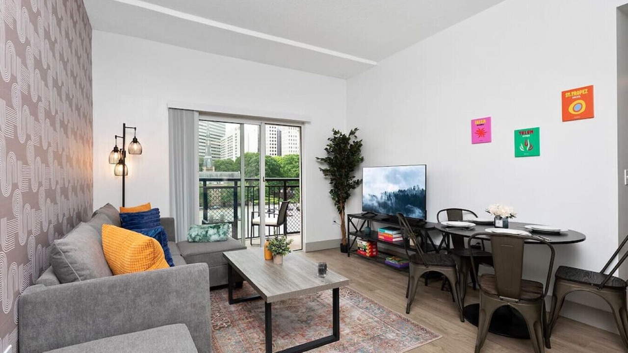 Photo of Livingroom in Charlotte Center City