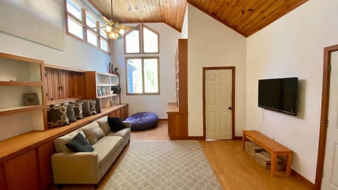 Photo of Livingroom in Chapel Hill