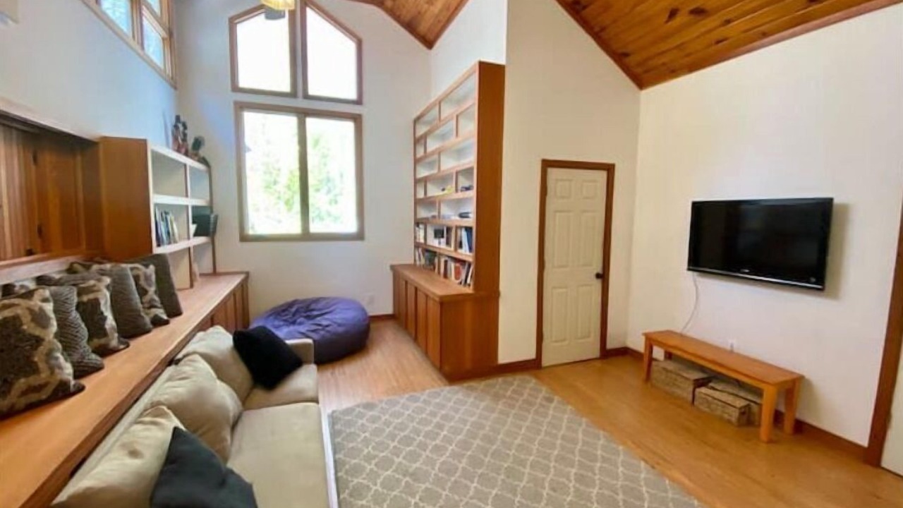 Photo of Livingroom in Chapel Hill
