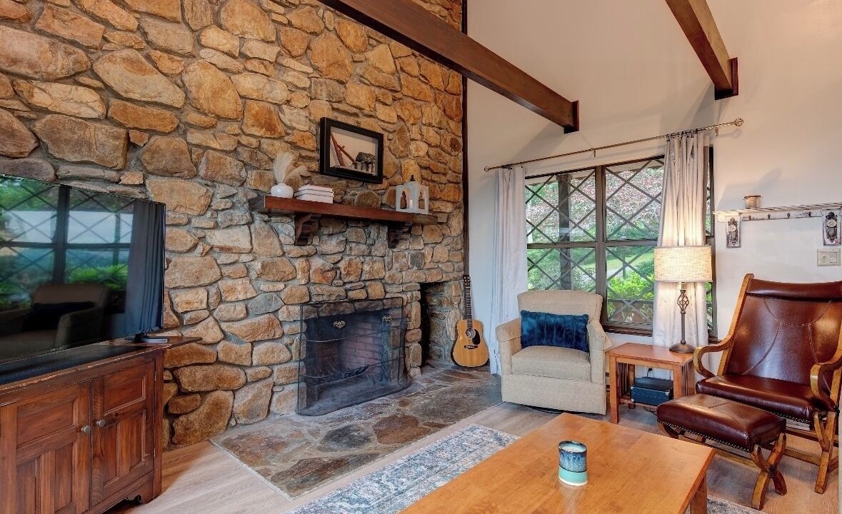Photo of Livingroom in Burnsville