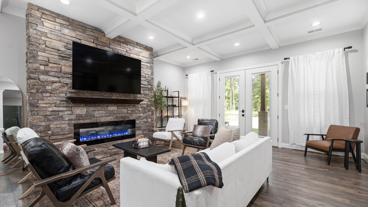 Photo of Livingroom in Weddington