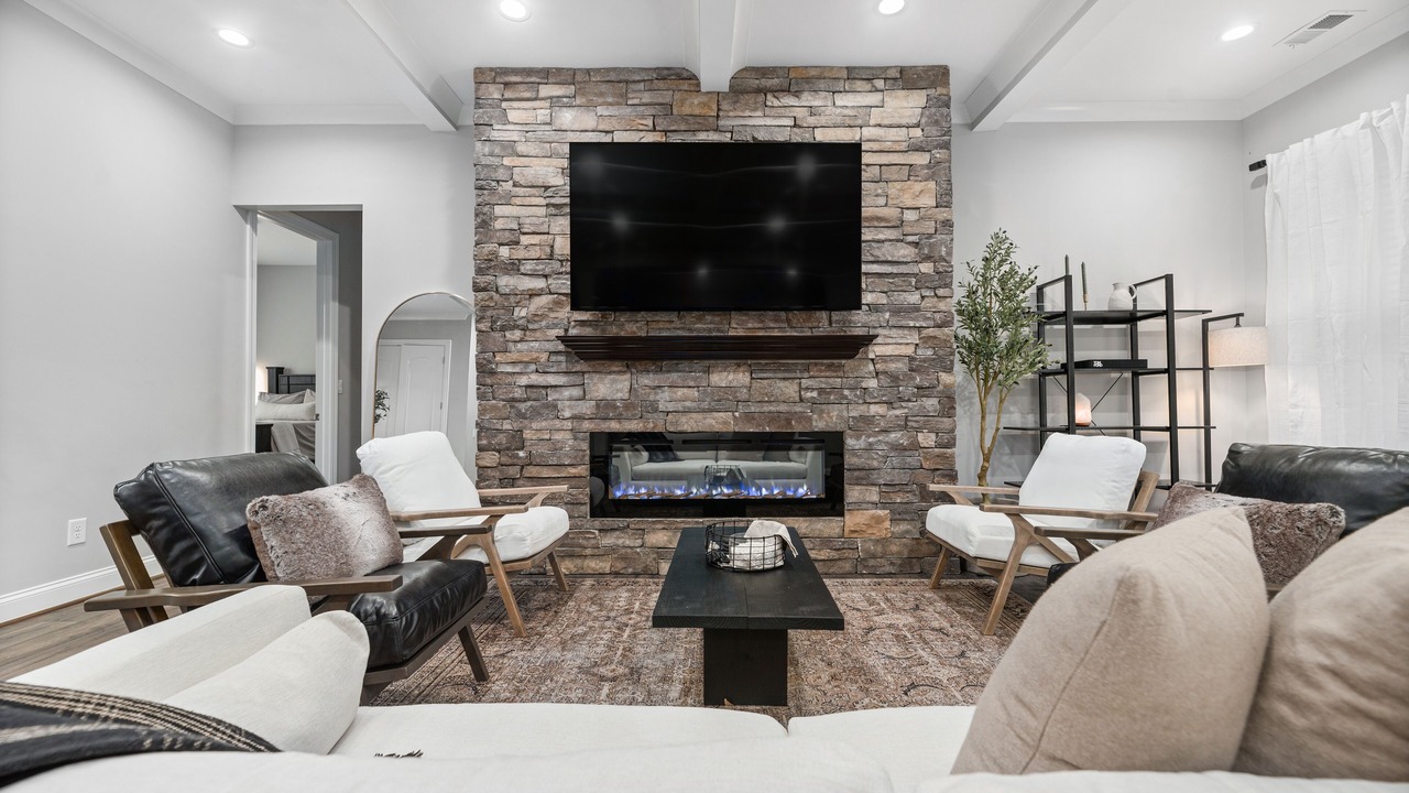 Photo of Livingroom in Weddington