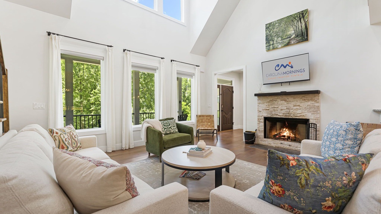 Photo of Livingroom in Avery Creek